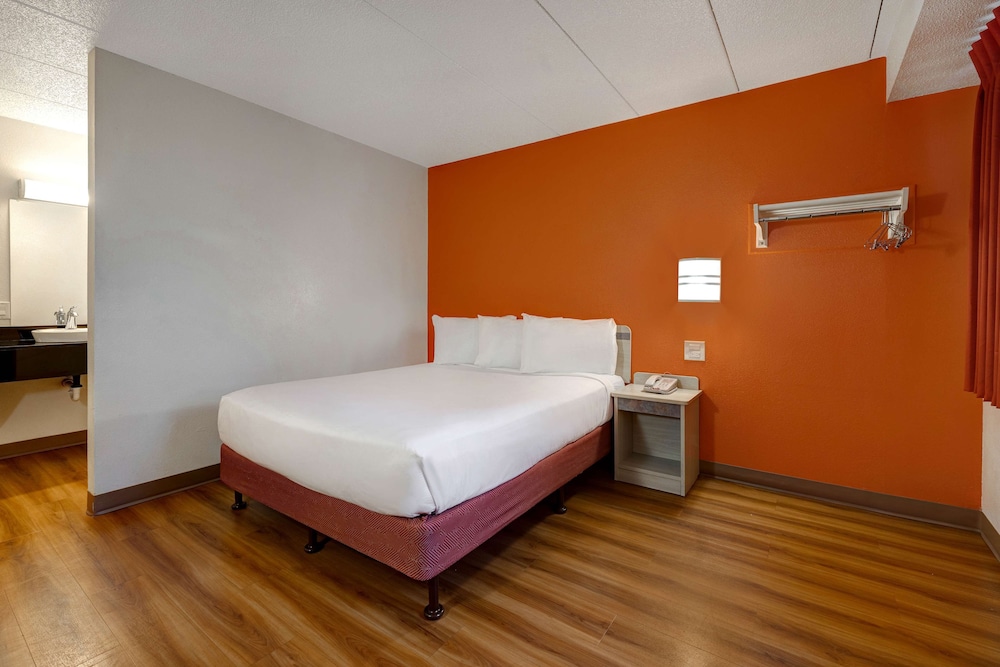 Motel6 Lakeville, MN - South - Lakeville 29/59