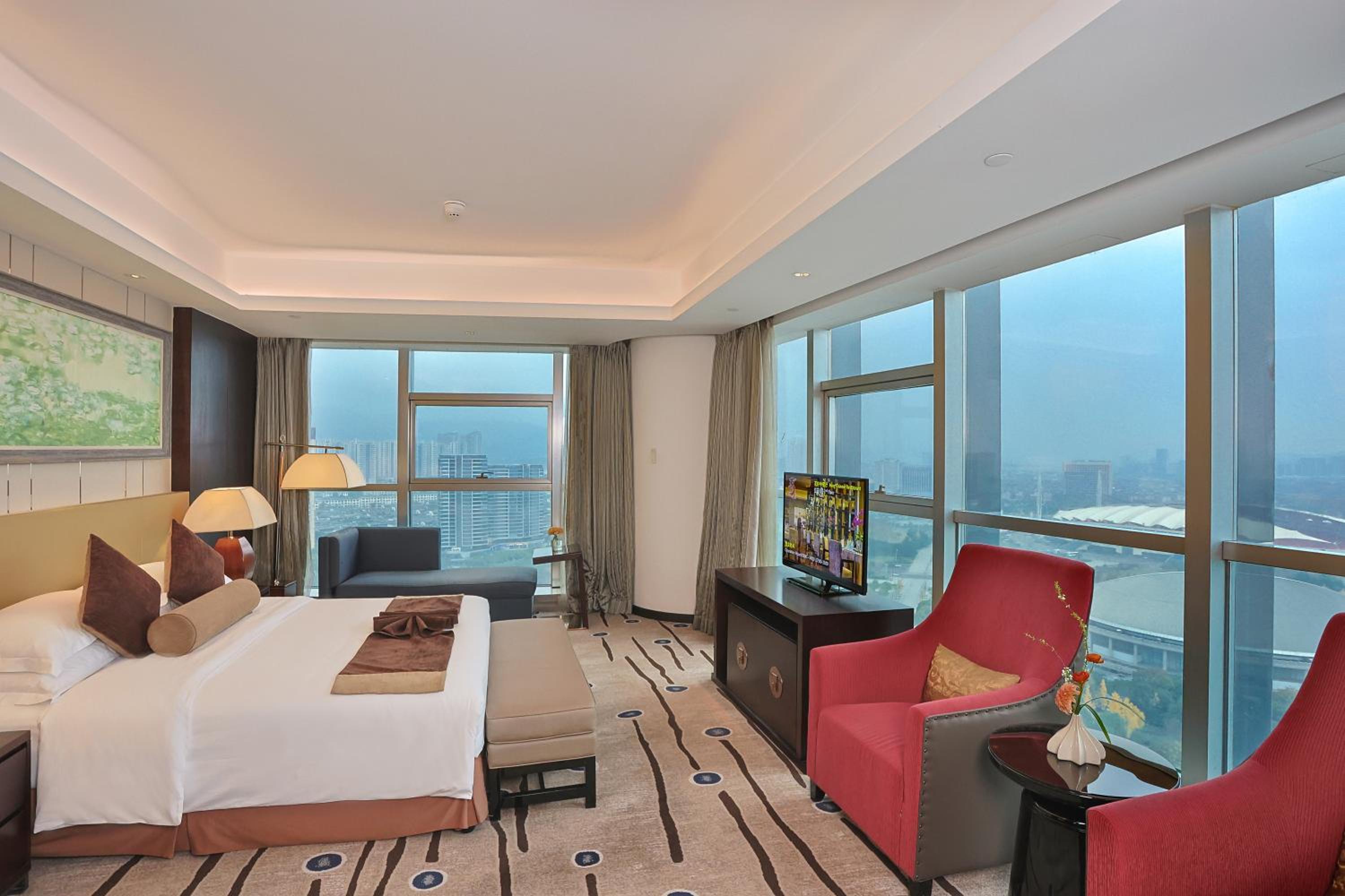 1 Bedroom, Suite, King Bed, Lake View
