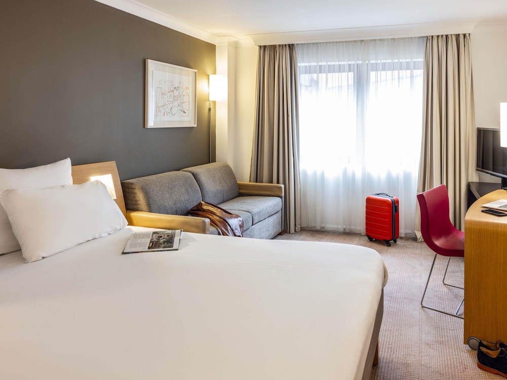 EXECUTIVE, QUEEN BED