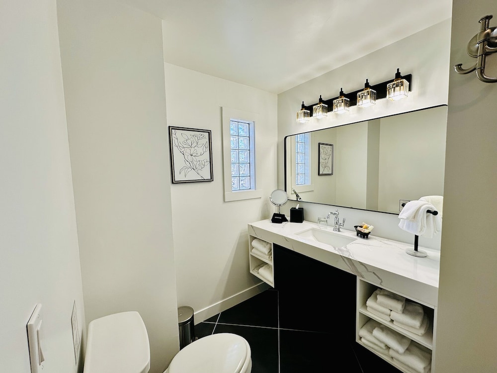 Bespoke Inn Flagstaff 50/50