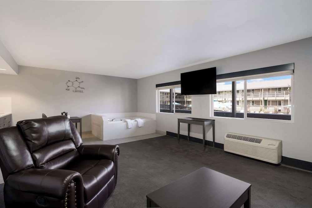 Richland Riverfront Hotel, Ascend Hotel Collection 42/65