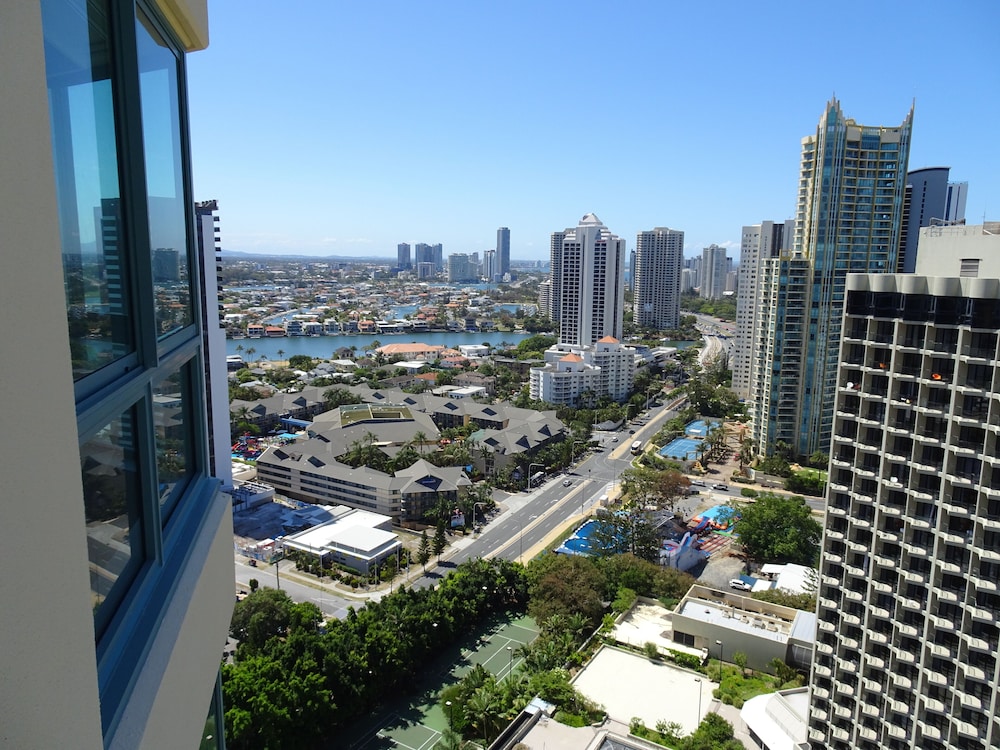 Mantra Crown Towers Surfers Paradise 9/95