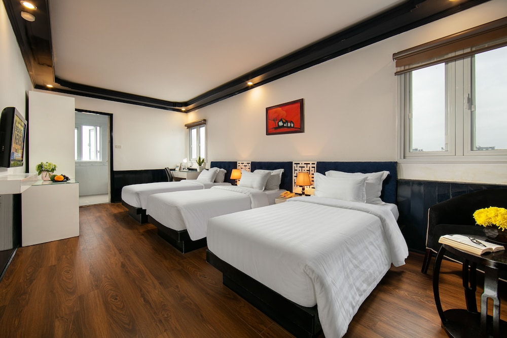ROOM, TRIPLE, BALCONY
