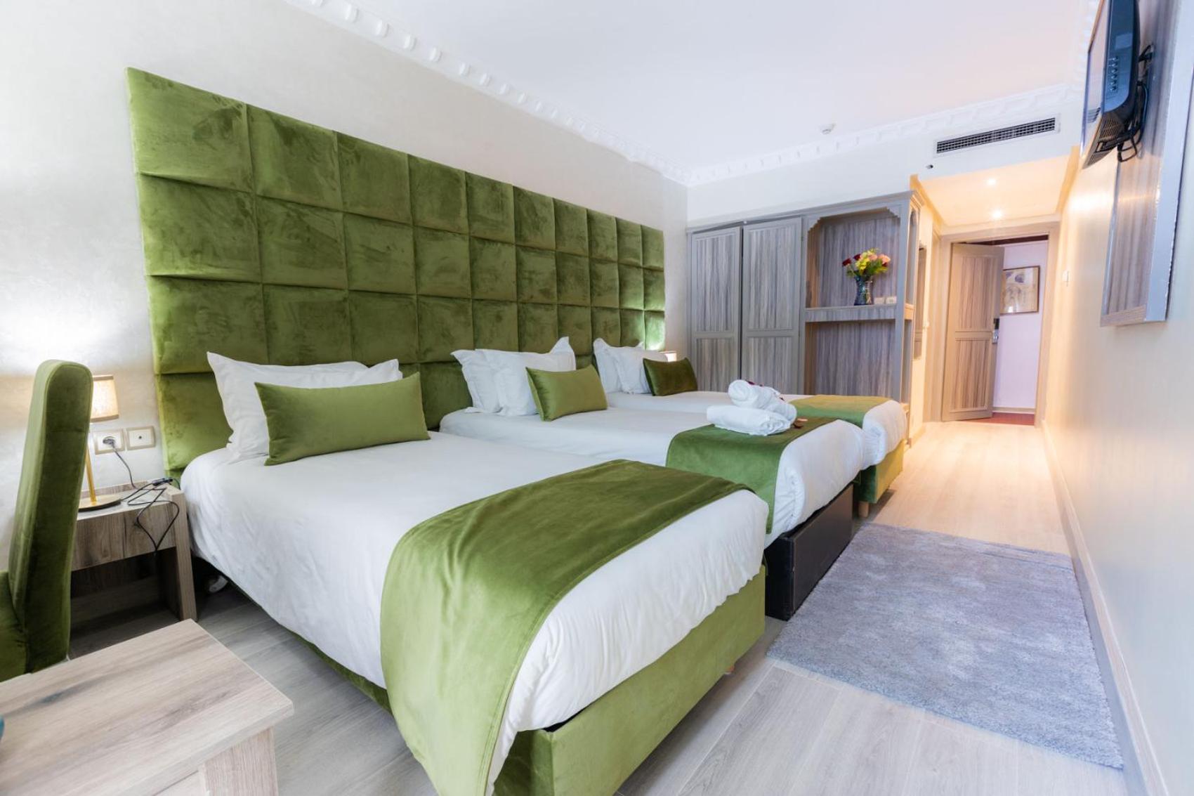 TRIPLE ROOM
