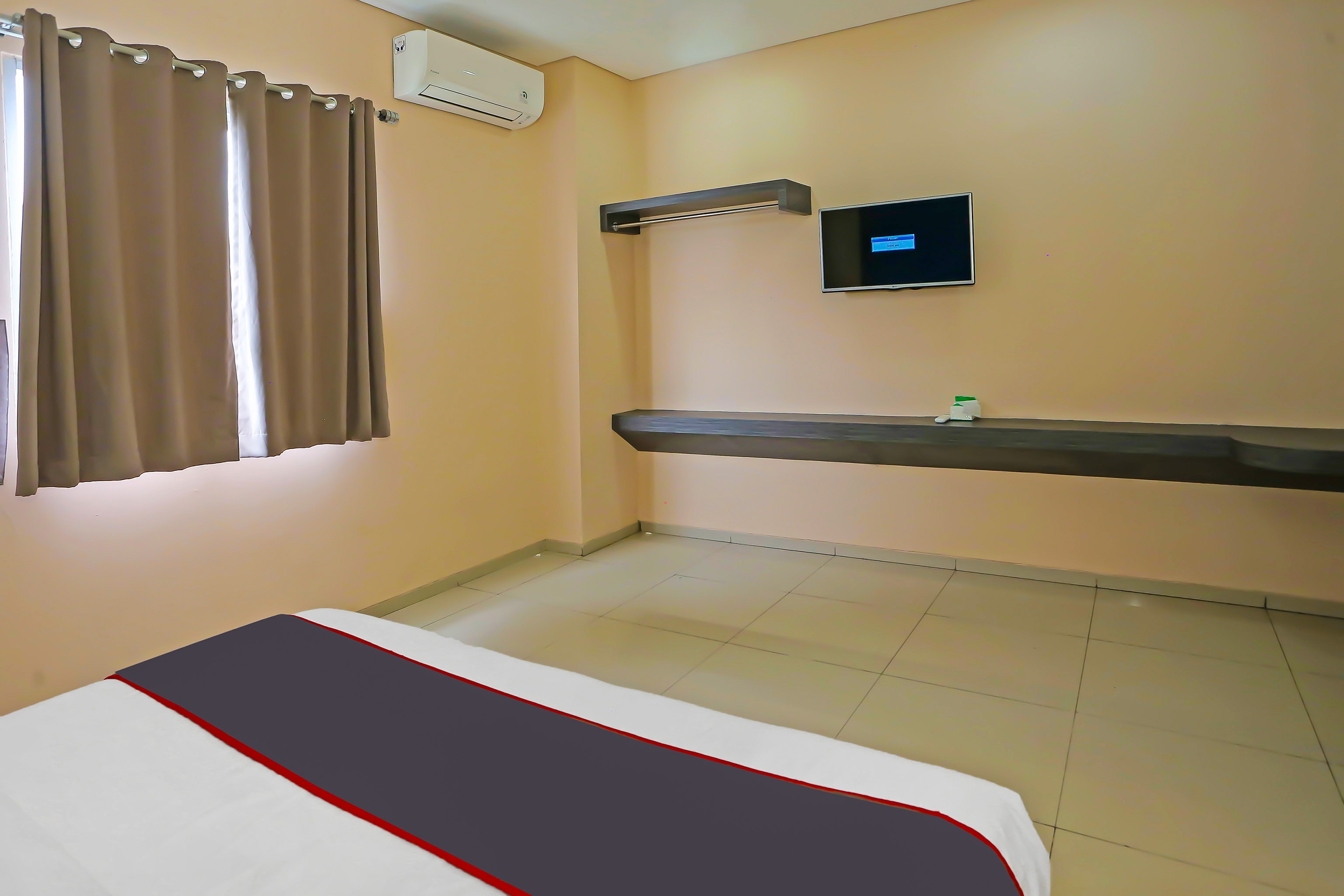 Indonesia, Deluxe, Double Bed، Super OYO Townhouse OAK Hotel Fiducia Pondok Gede 3/4