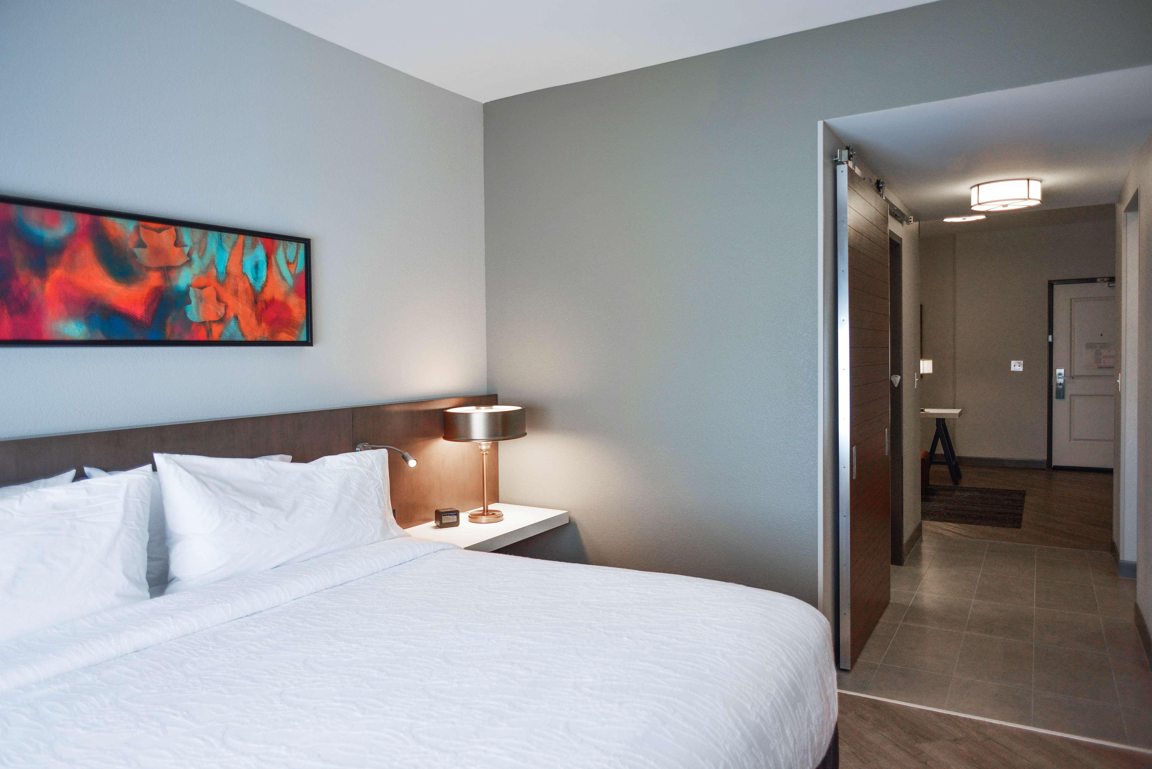 JUNIOR SUITE, KING BED, ACCESSIBLE
