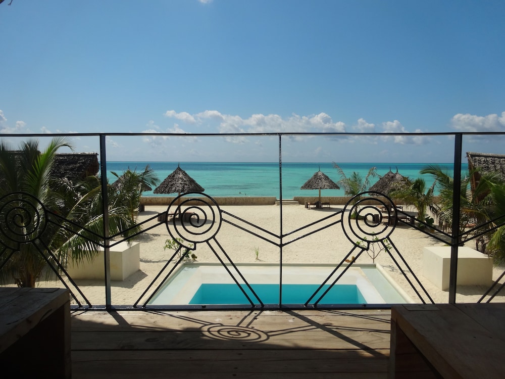 Nur Beach Resort 25/27