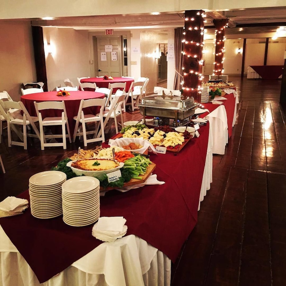 The Dowds Contry Inn and Event Center 38/50