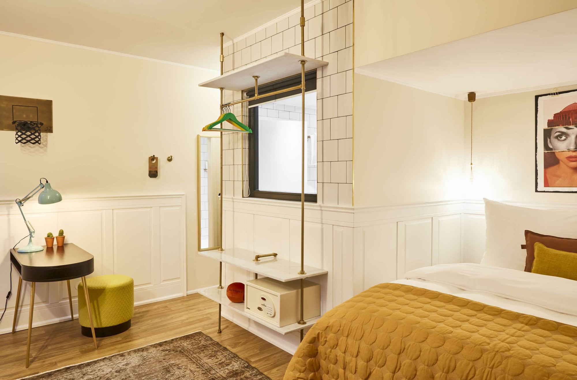 EXECUTIVE, DOUBLE BED, LARGE