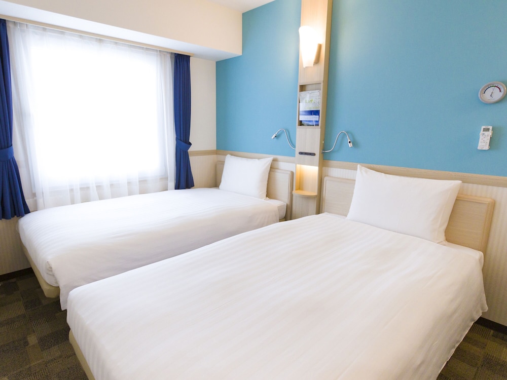 ROOM, TWIN BEDS
