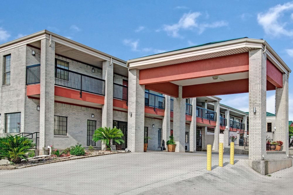 Days Inn By Wyndham San Antonio Near Fiesta Park image