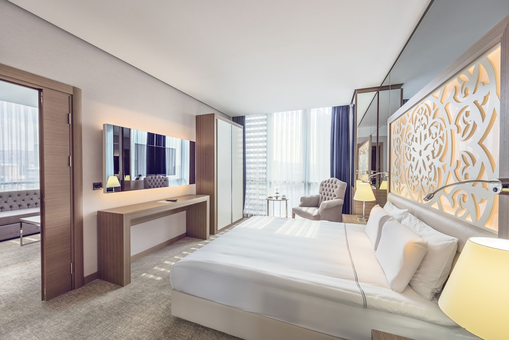 STANDARD, TWIN BEDS, CITY VIEW