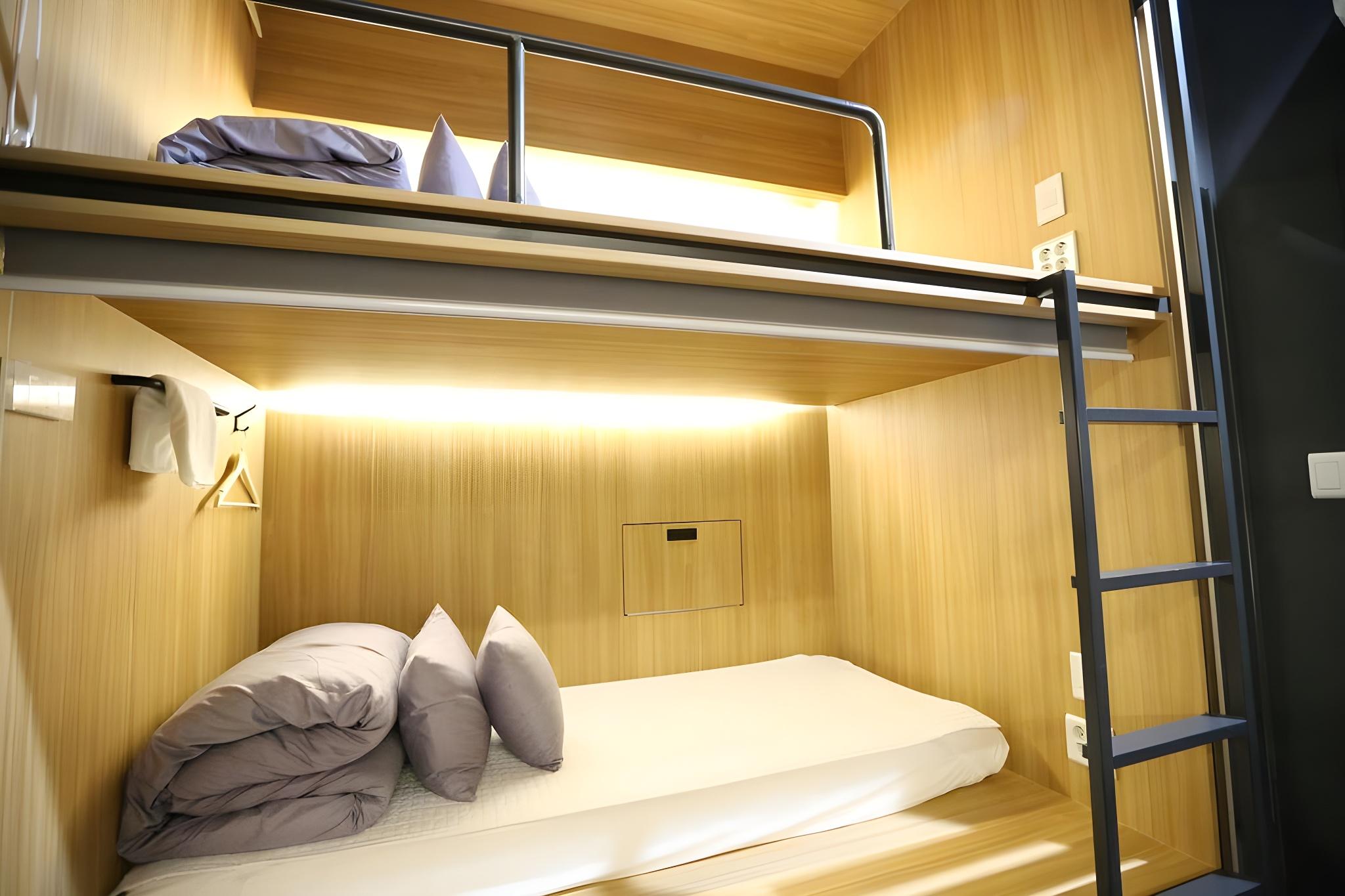 FEMALE DORM, FEMALE ONLY, 4 PEOPLE