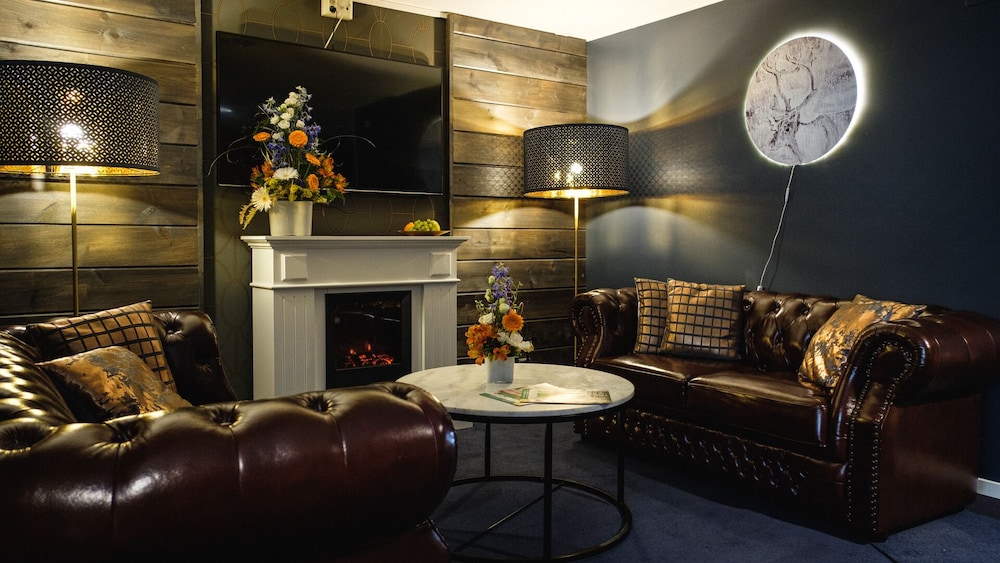 Golden Circle Suites 29/49