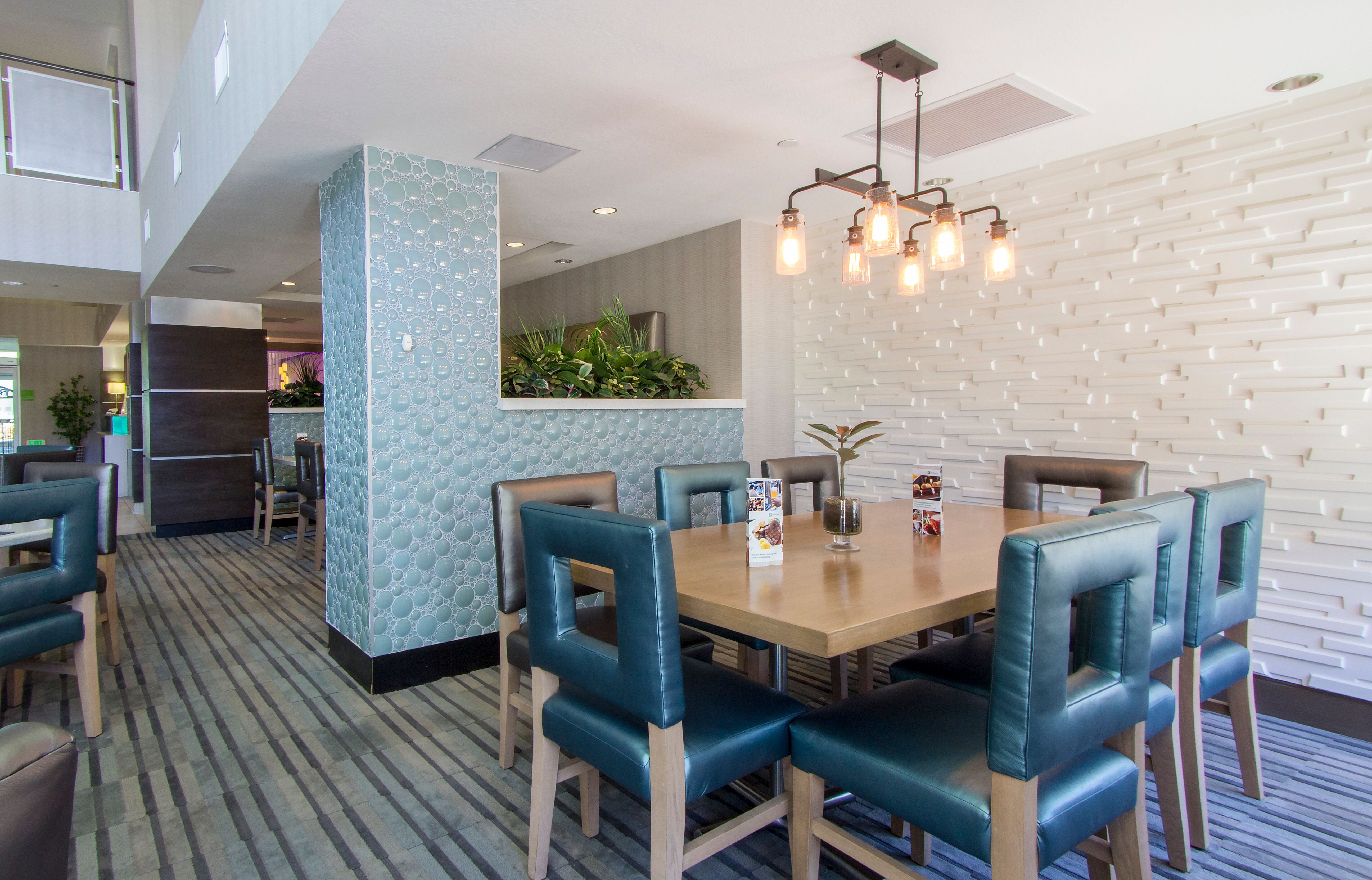 Holiday Inn And Suites Scottsdale North Airpark Ex Wingate By Wyndham Scottsdale 39/50