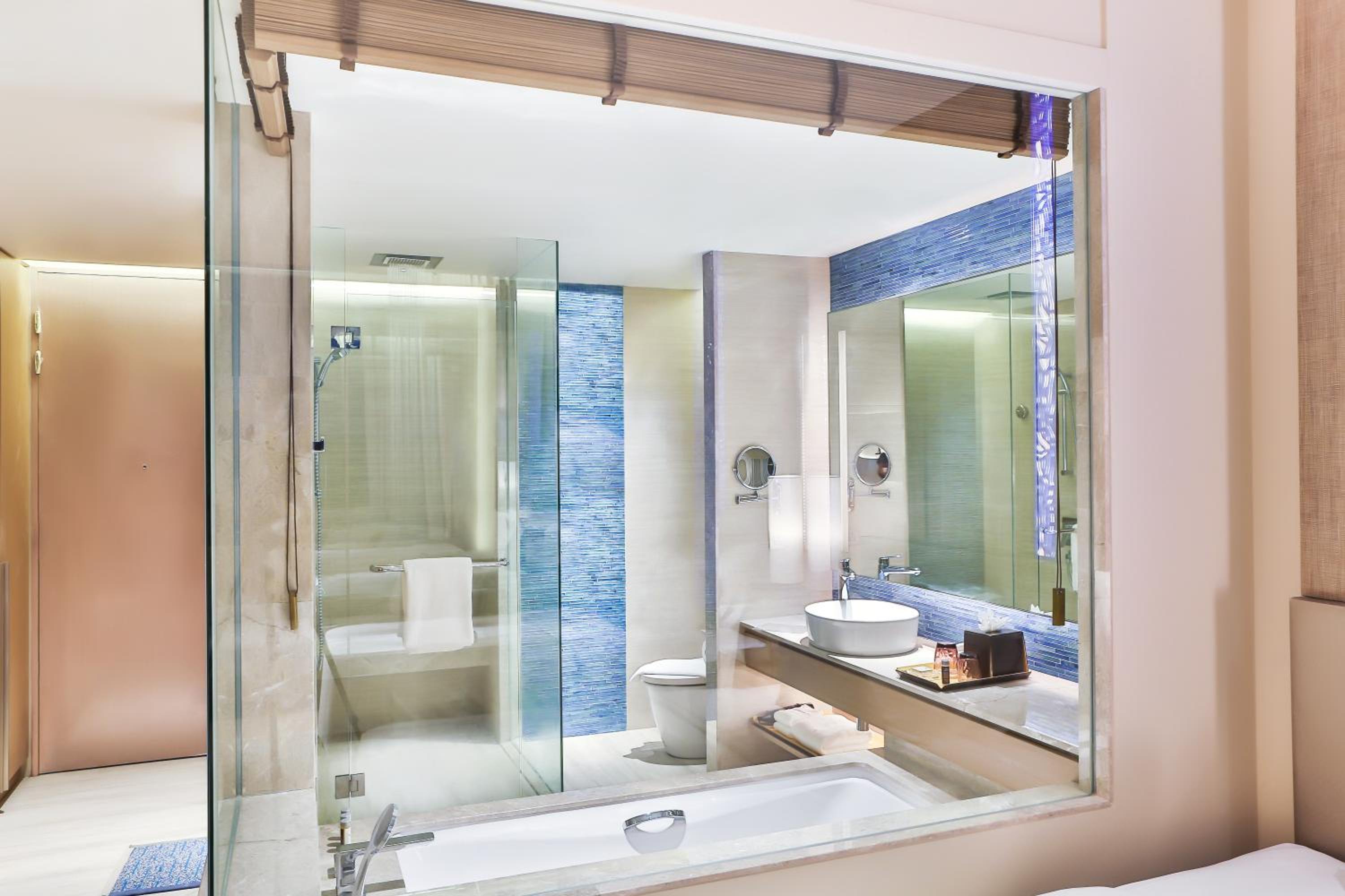 غرفة، Renaissance Pattaya Resort Spa 7/13