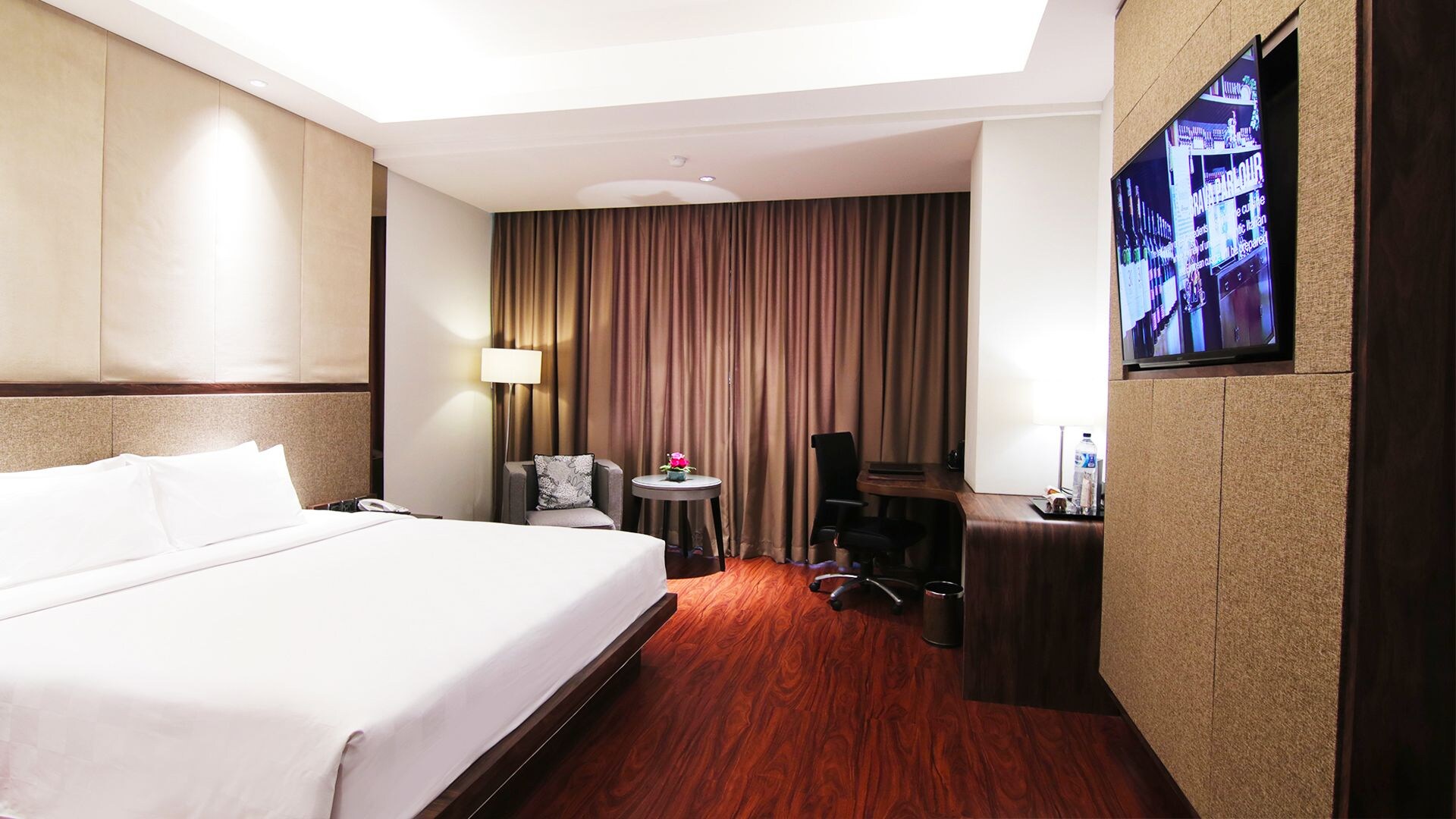 DELUXE, DOUBLE BED