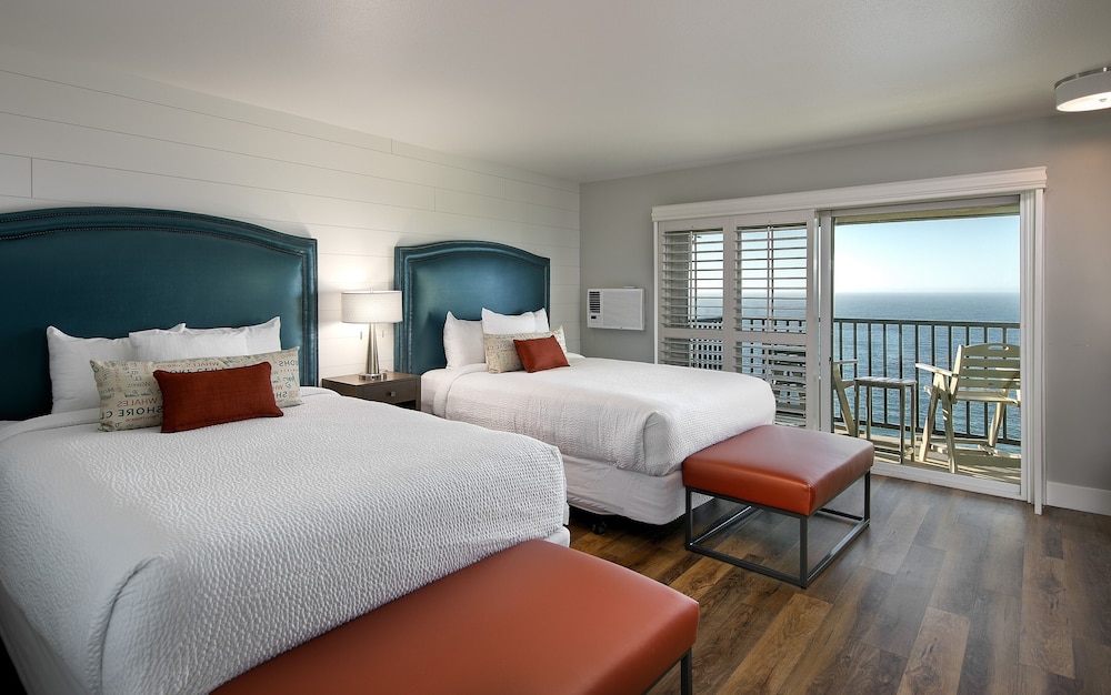 Deluxe, 2 Queen Beds, Ocean and Pier View, Pet Friendly, Accessible