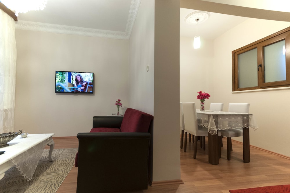 Zendy Suite Hotel 76/88