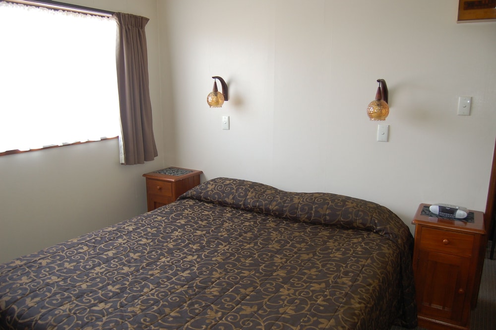 Carisbrook Motel 11/33