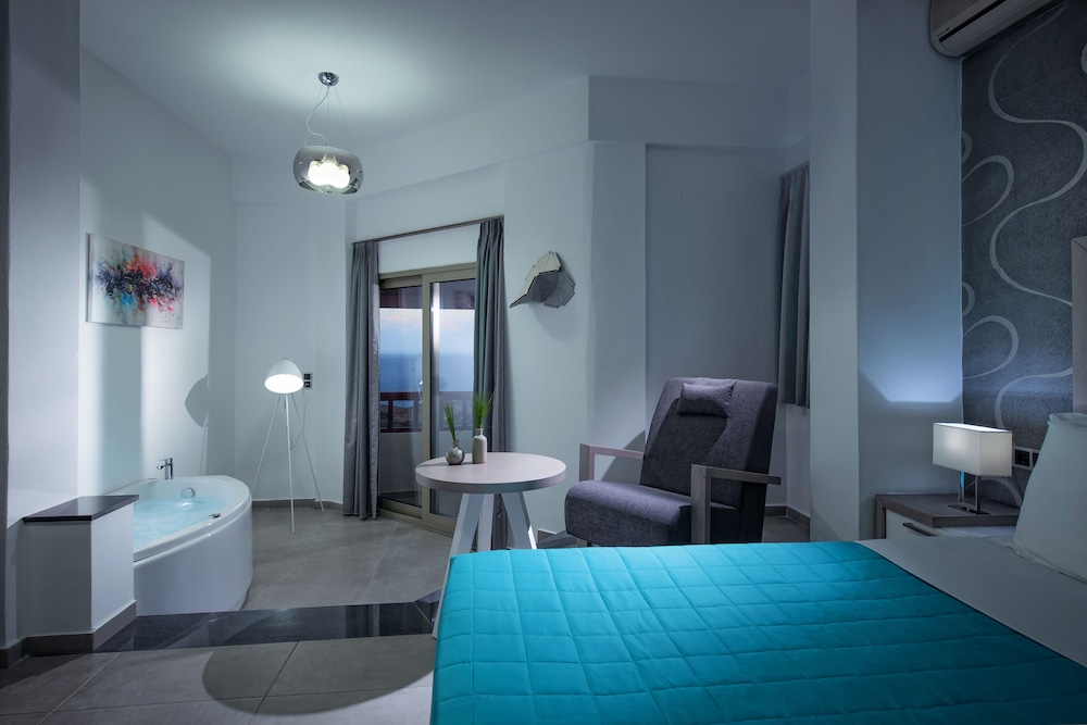 Happy Cretan Suites 24/77