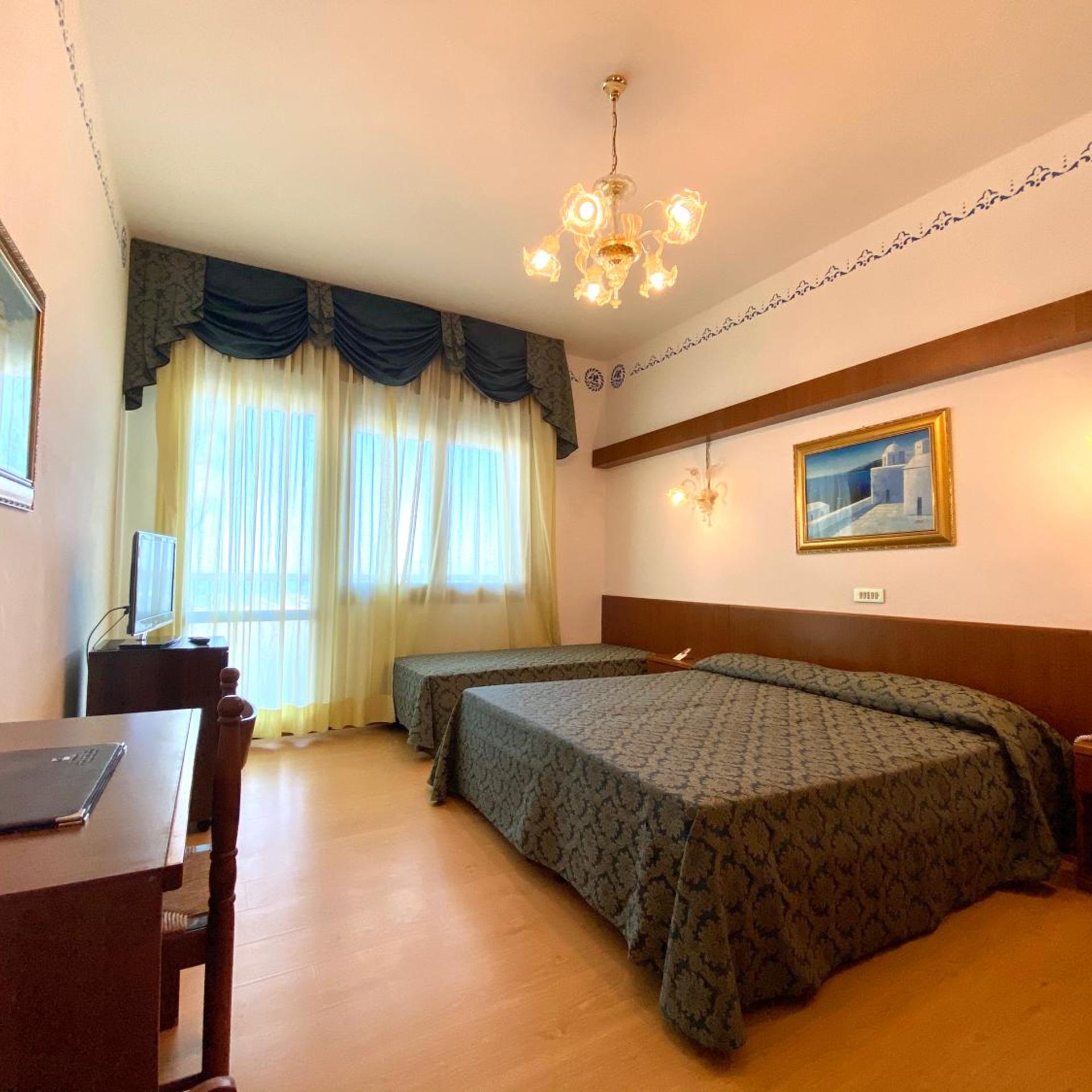 Room, Triple, Lateral Side Sea View