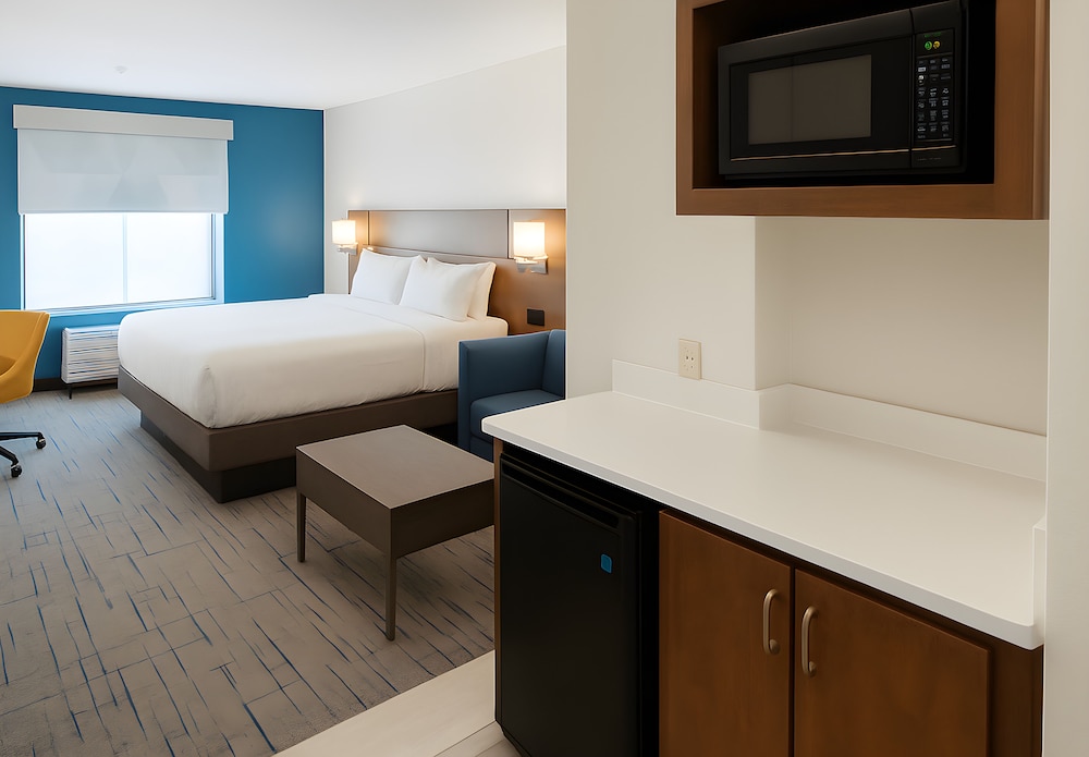 Suite, King Bed, Living Area