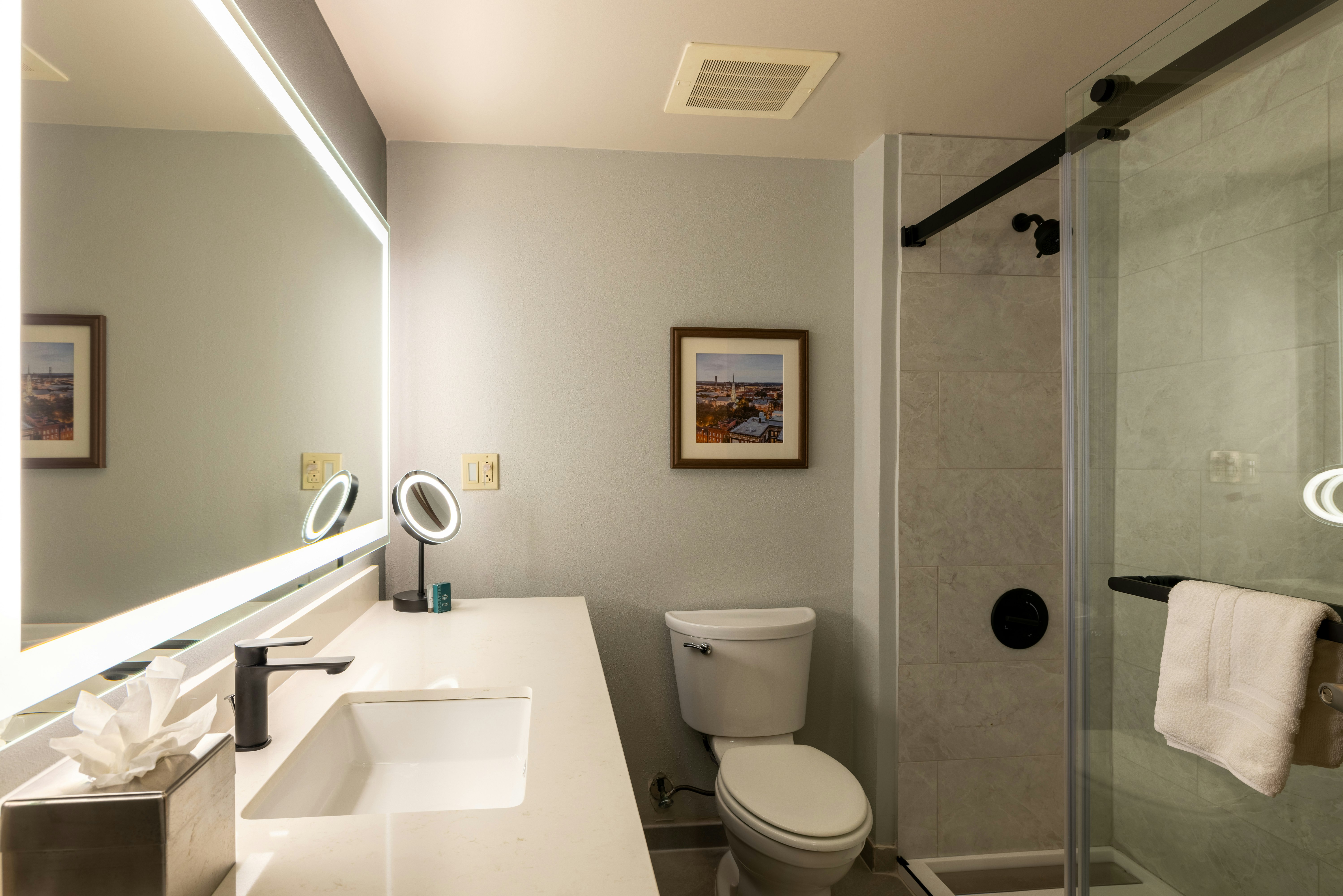 جناح ركني بسرير كينج لذوي الإعاقة، DoubleTree by Hilton Hotel Savannah Airport 7/7