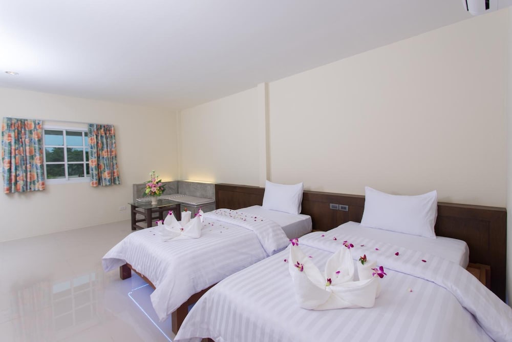 Suksompong Resort 3/29