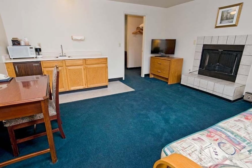 Sequim Bay Lodge 20/43