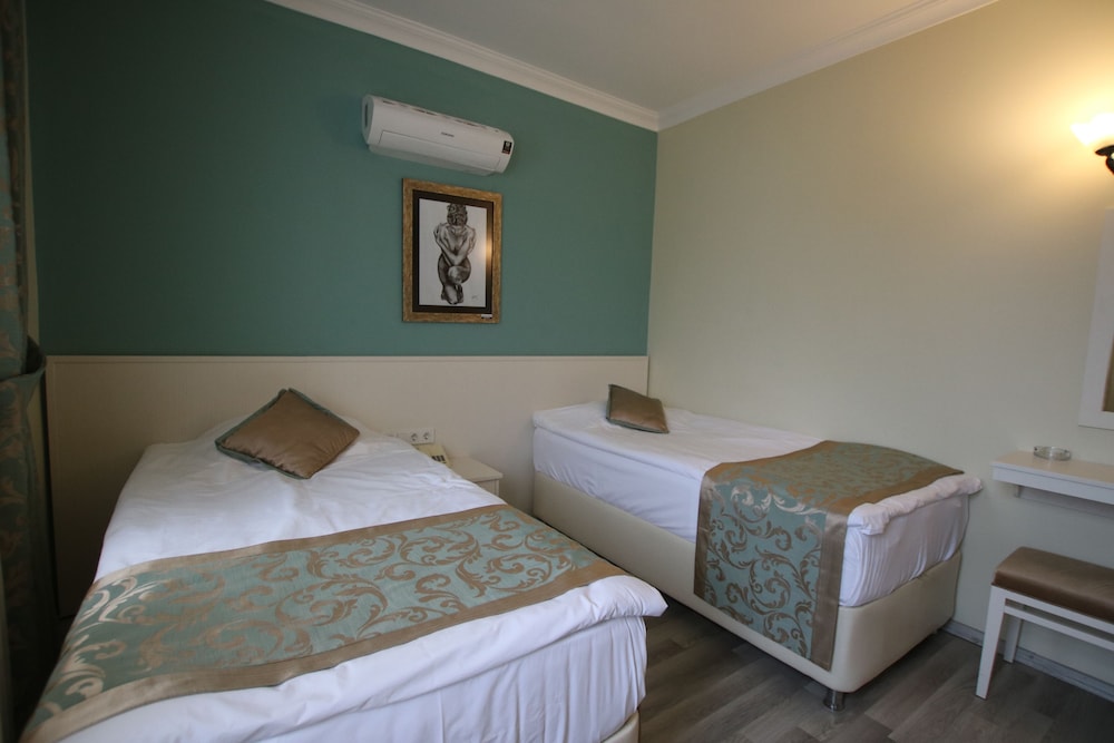 Artemis Hotel 15/69