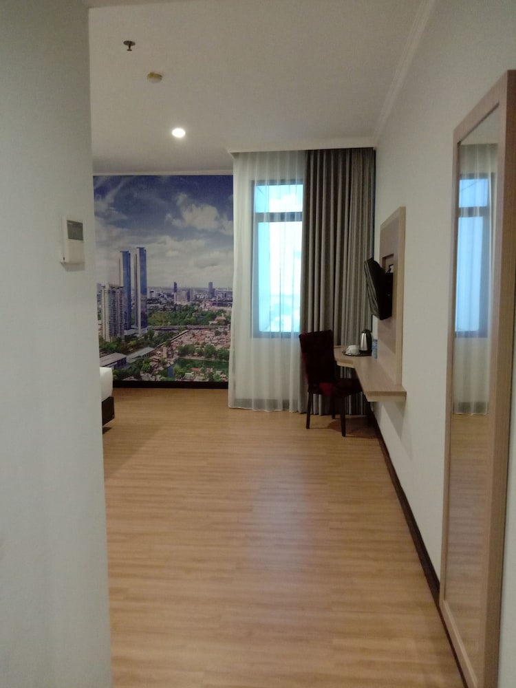 GiiA Sanno Pluit Jakarta 18/22