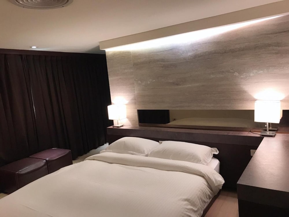 JBG Hot Spring Resort Hotel 11/64