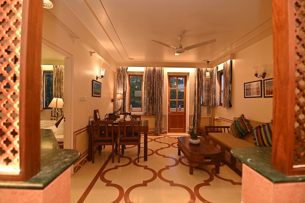 Om Niwas Suite Hotel 45/67