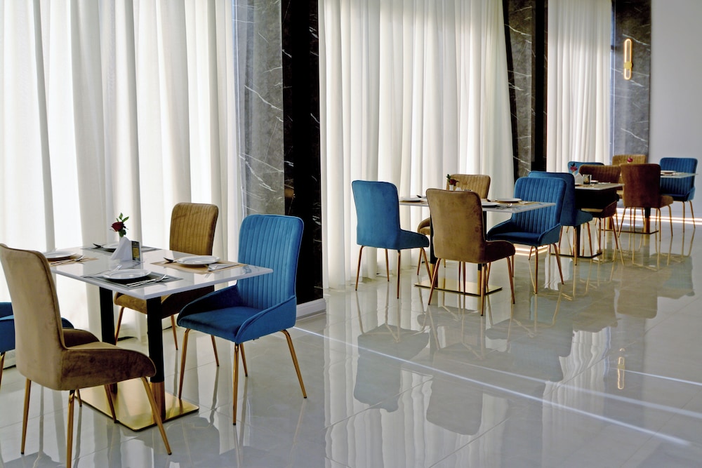 فندق ايه دبليو الرياض(AW Hotel Riyadh) 35/42
