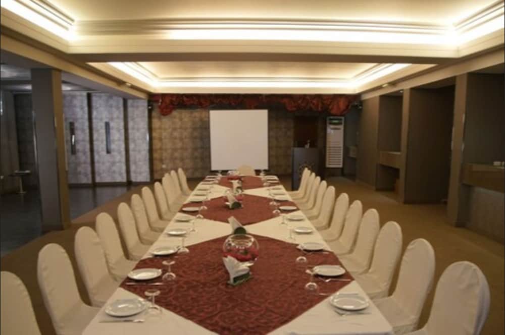 Mamba Point Hotel 37/42