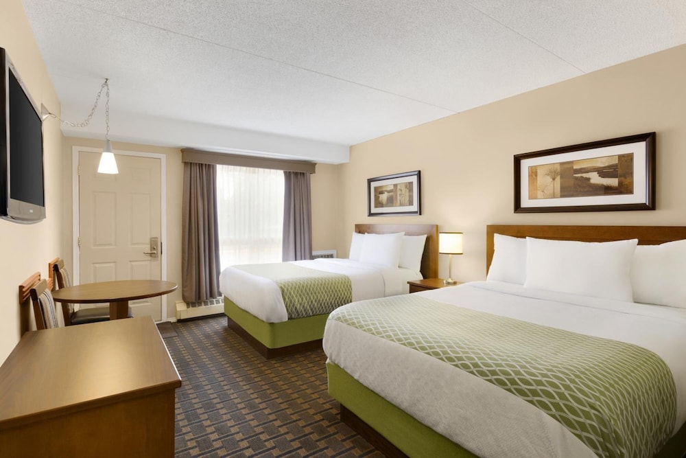 Colonial Square Inn And Suites 5/25