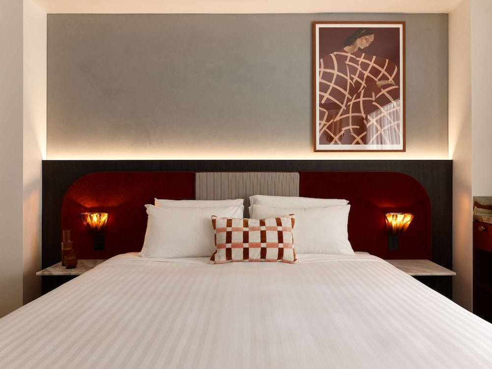 DANTE, KING BED