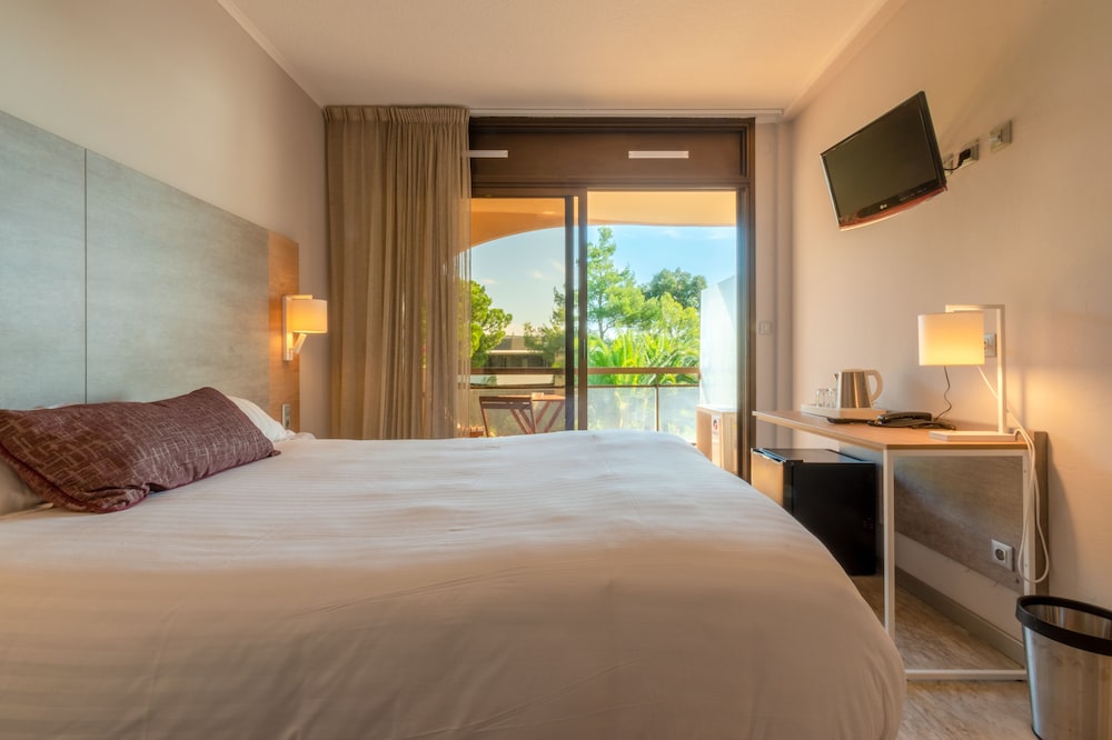 Bahia Hotel 10/50