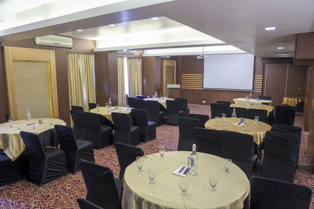 Royal Orchid Golden Suites Pune 46/52