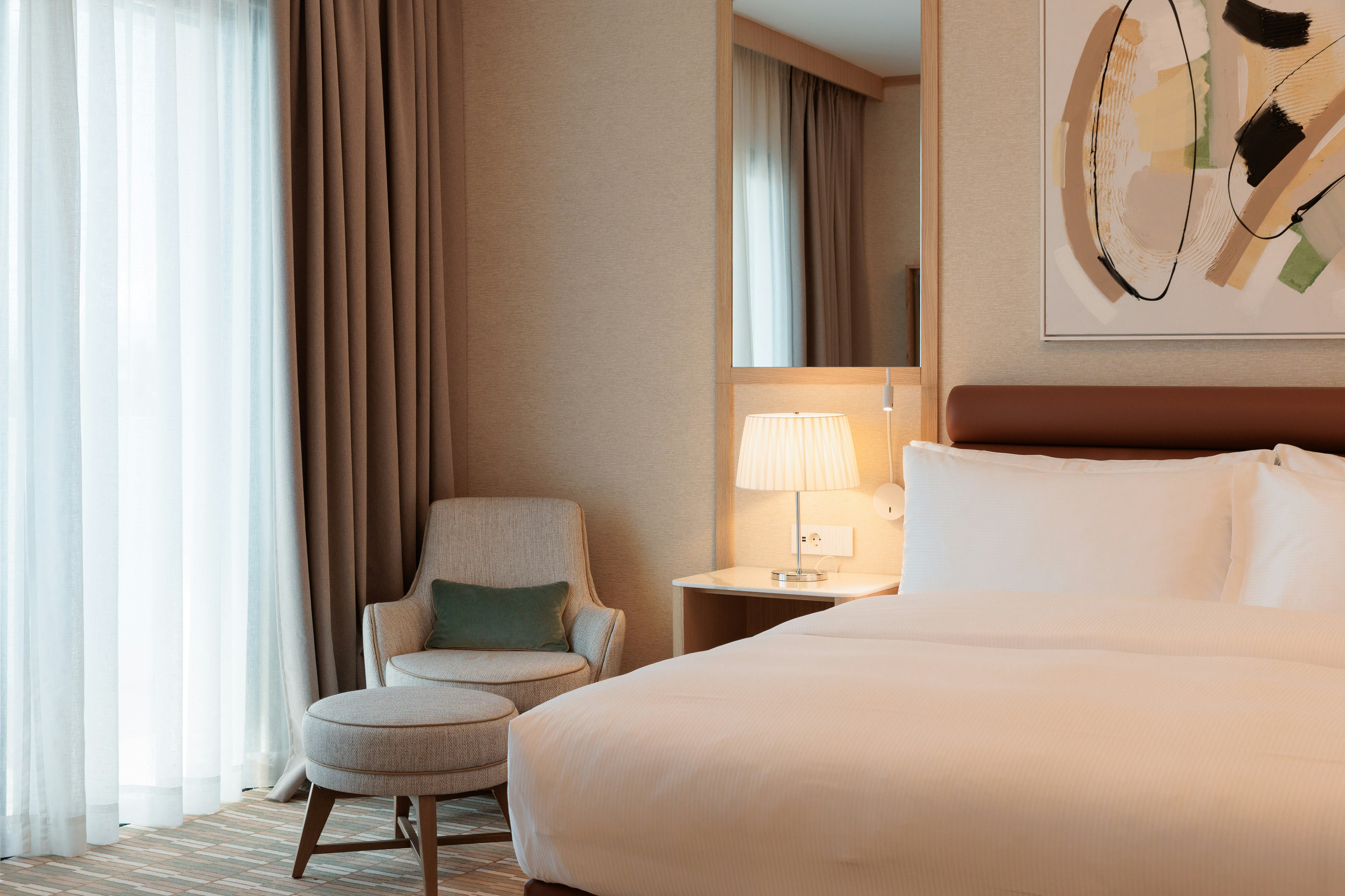 GUEST ROOM, KING BED