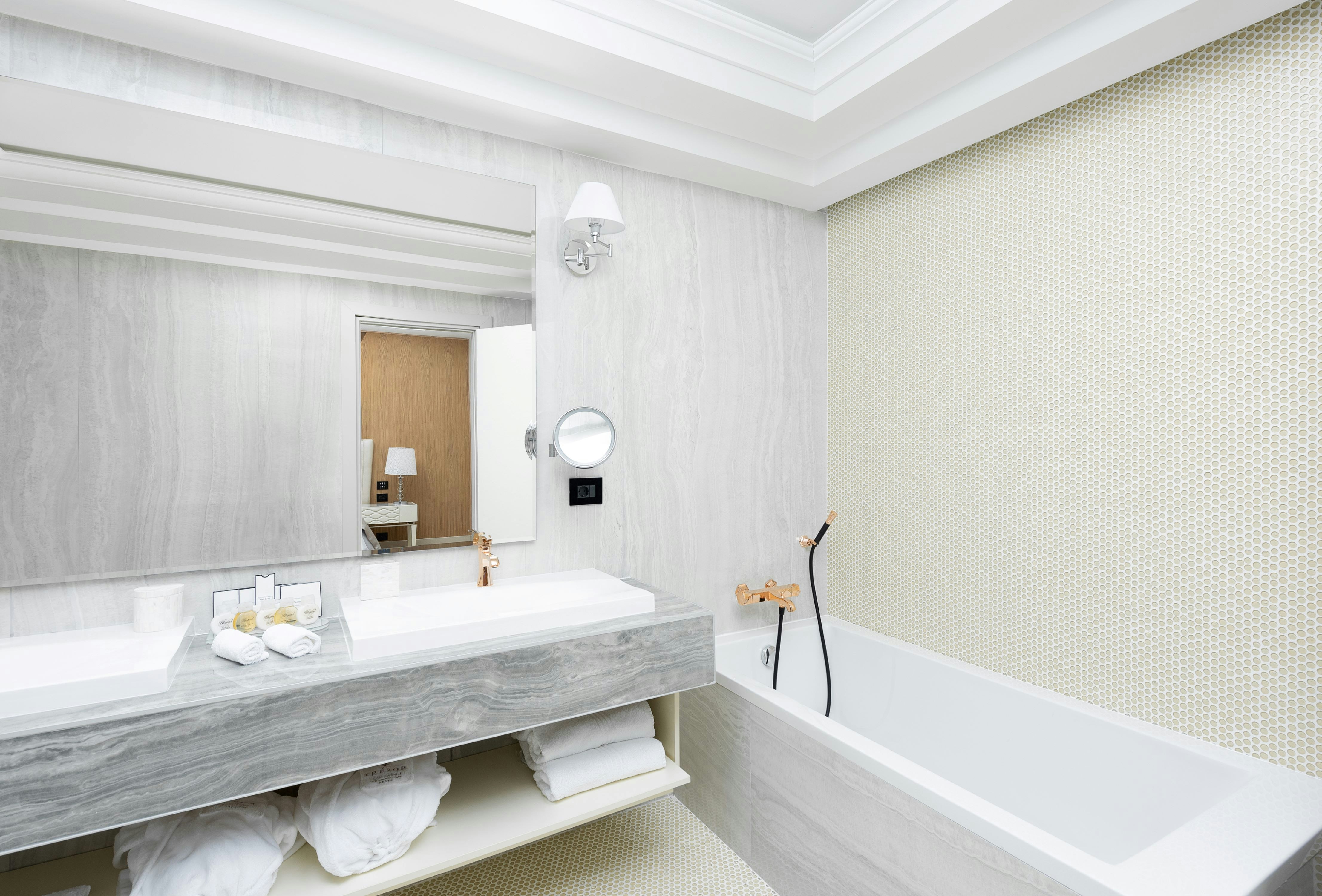Tresor Le Palais Timisoara, Curio Collection by Hilton 60/61