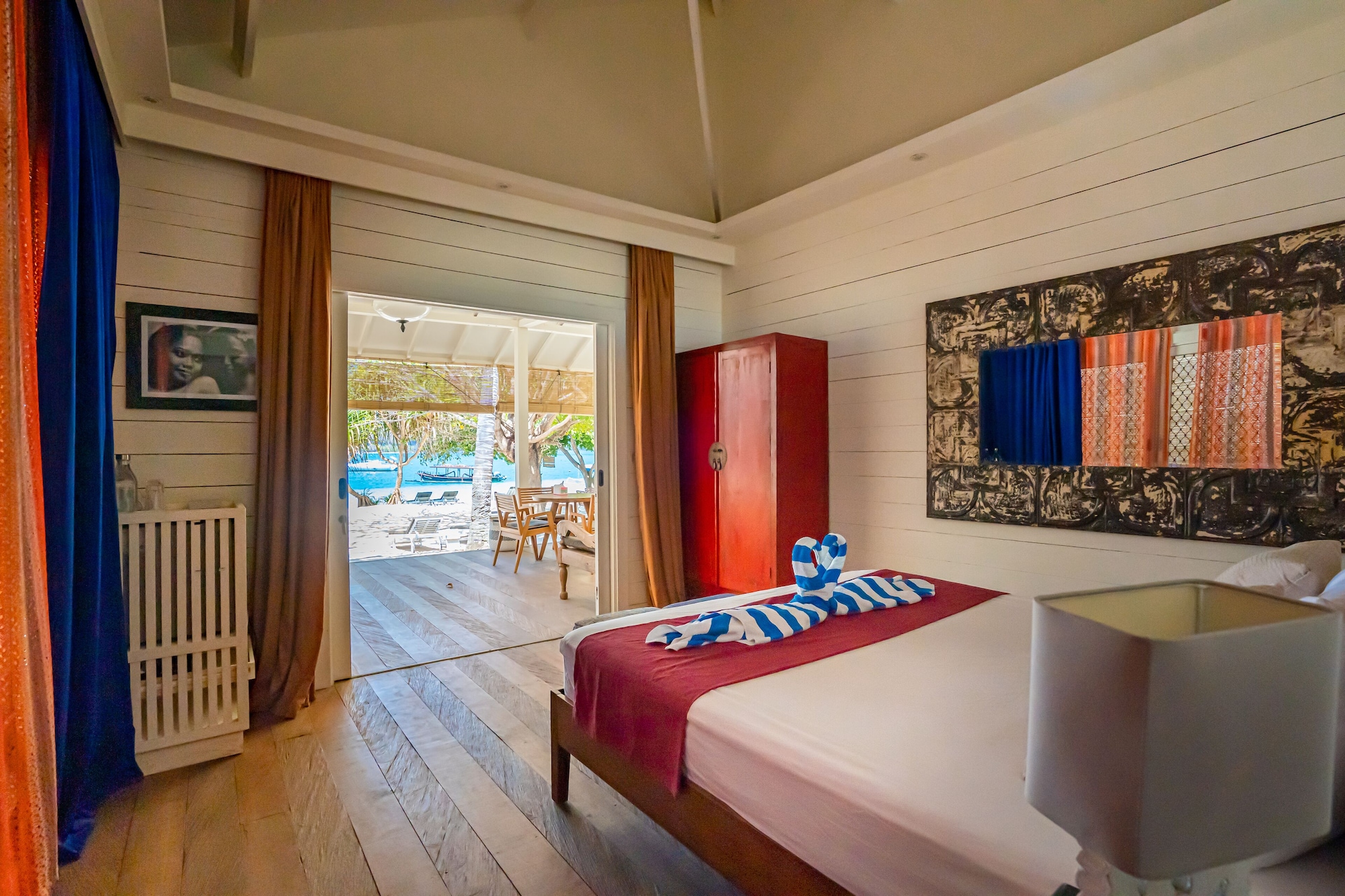 2 KING BEDS, BEACH FRONT