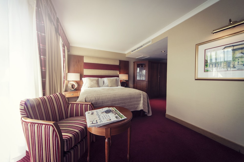 Carlton George Hotel 27/72