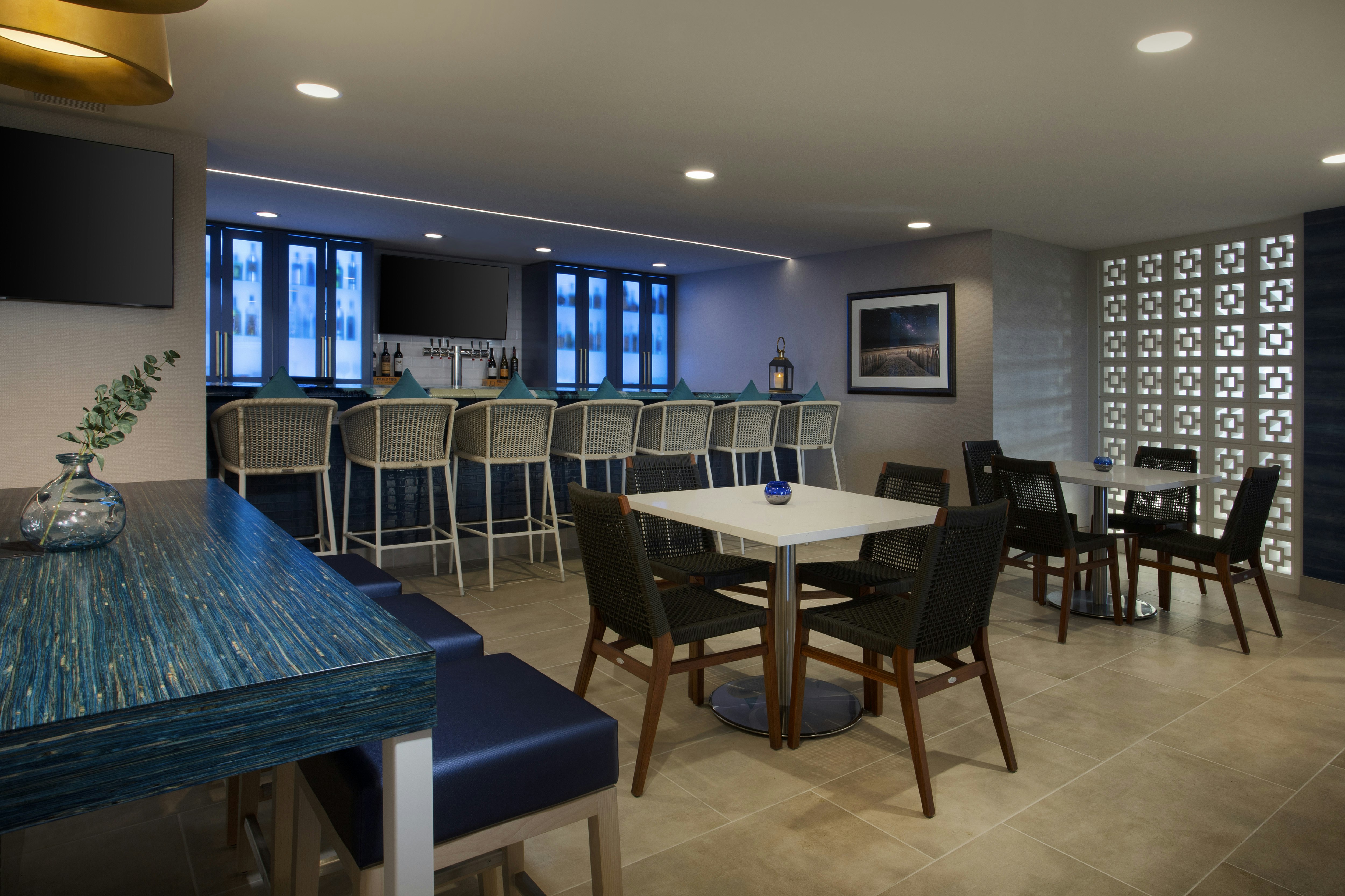 Fenwick Shores, Tapestry Collection by Hilton 47/57