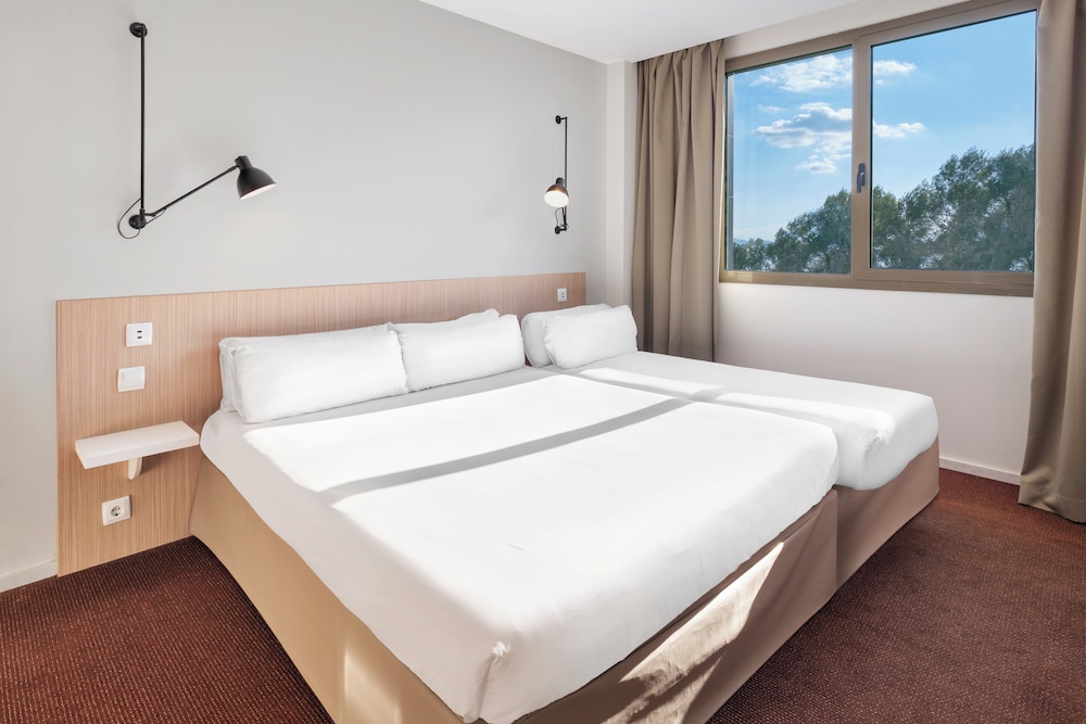 Family, Murphy Bed, Queen Bed