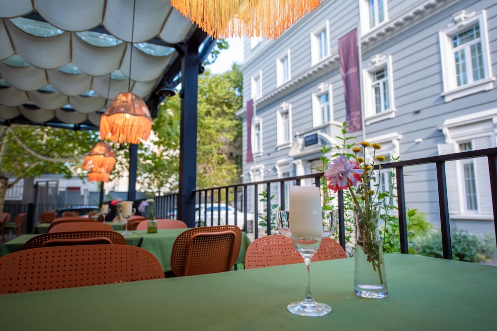 Hotel Twenties Tbilisi - Stay & Dine 58/65