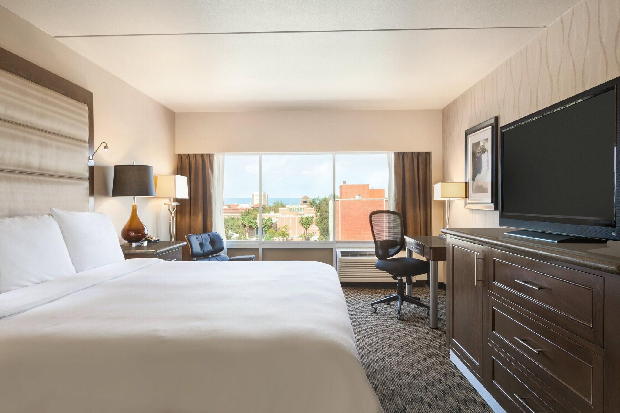 غرفة بسرير مزدوج بإطلالة، USC Hotel 2/4
