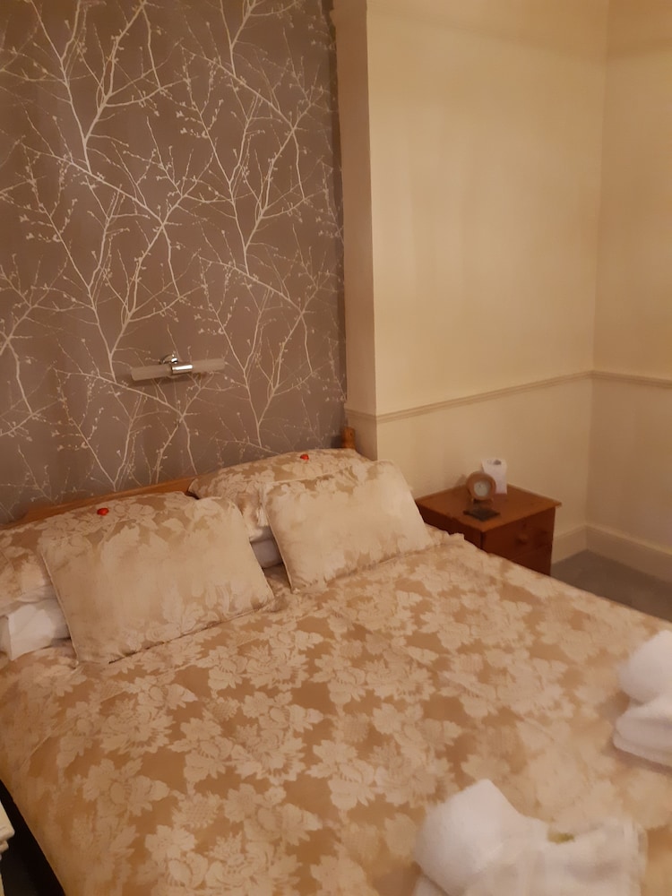 Tregella Guest House 26/50