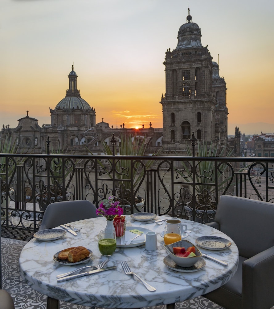 Zocalo Central Hotel 57/73